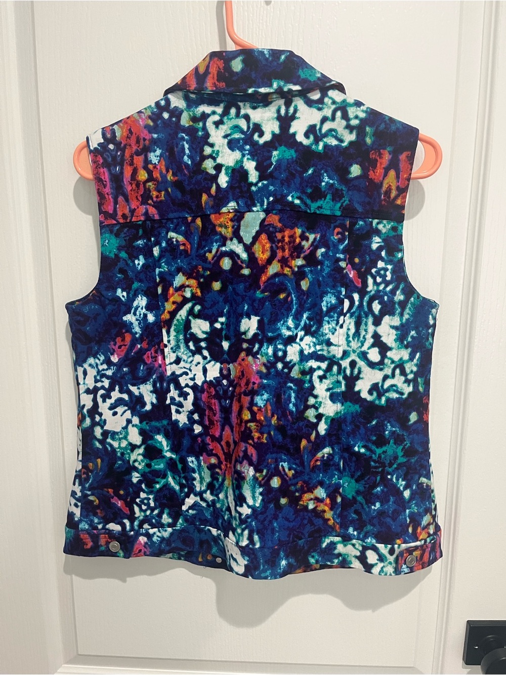 Attyre Multicolor Abstract Print Sleeveless Vest